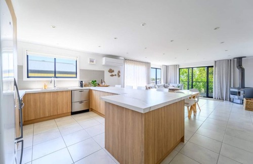 Kilcunda House | Your Ocean Oasis · Ocean & Country Views, Spa, Pet Friendly Fireplace 10 minutes to Phillip Island