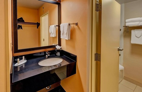 Florida Center Hotel | Your Orlando Adventure Starts Here! 2 Spacious Units, Swimming Pool