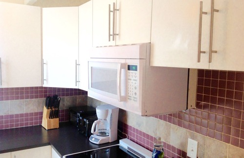 Fedhaven Villa | YOUR OWN 3-ROOM VILLA, PATIO, WITH ON PREMISES POOL, JACUZZI, WASHER DRYER