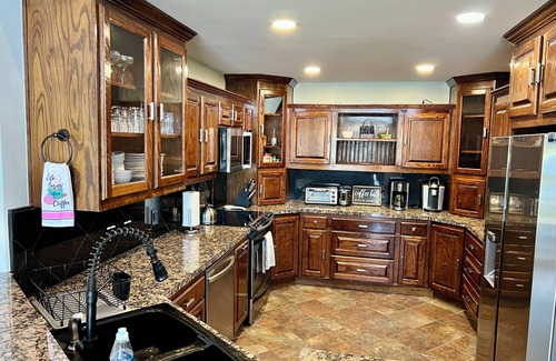 Canton House | Your own lake house less than a mile from Canton Trade Days