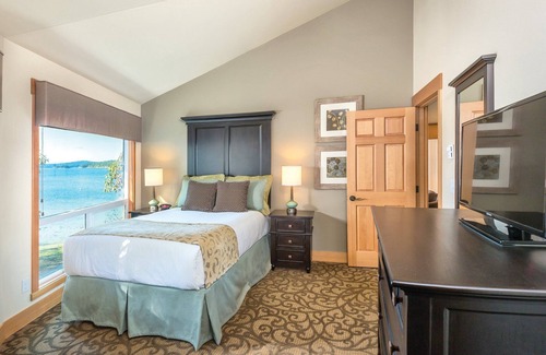 Deer Harbor Resort | Your own personal outdoor hot tub!