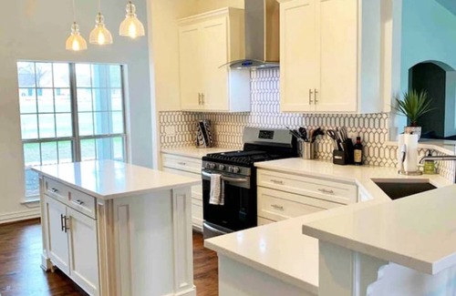Van Alstyne House | Your own Private Farmhouse on Stunning Horse Ranch