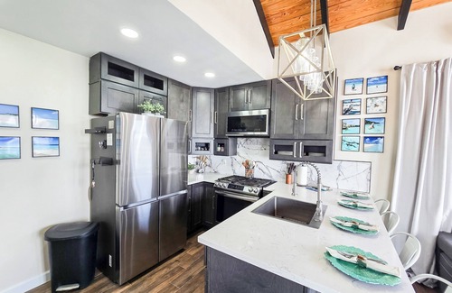 George Town House | Your own Private Oasis at Pelican House!