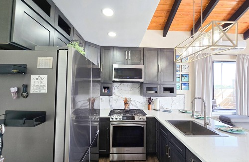 George Town House | Your own Private Oasis at Pelican House!