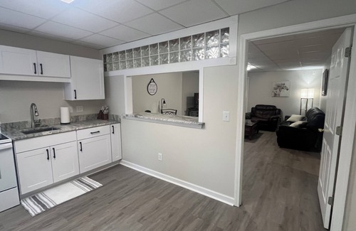 Woodstock Apartment | Your Own Private Suite with Private entrance!nn