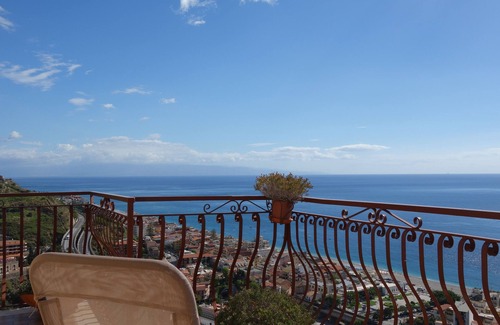 Letojanni Apartment | Your own terrace overlooking the ocean, in a private residence, free park, wifi