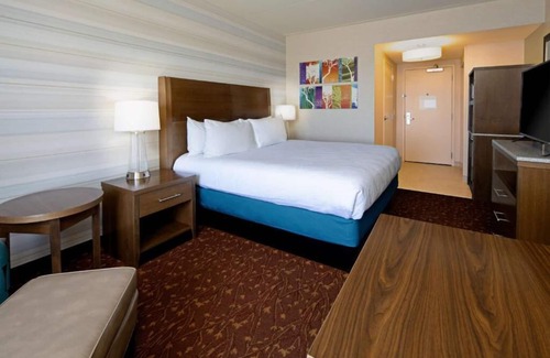 Albuquerque Hotel | Your Passport to Relaxation! 2 Relaxing Units, Indoor Pool, Pets Allowed!