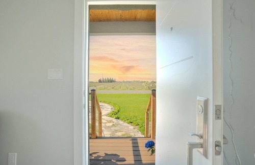 Niagara-on-the-Lake House | Your Peaceful Getaway with Wi-Fi, Coffee & Fresh Veggies