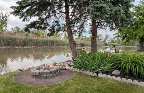 Kingsville House | Your peaceful escape where the water meets the wine.