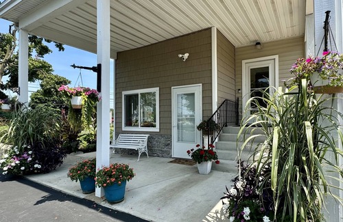 Marblehead Apartment | Your Perfect Lake Erie Getaway Awaits