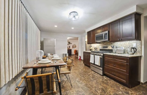Fox Valley House | Your Perfect 3BR Home in Schaumburg