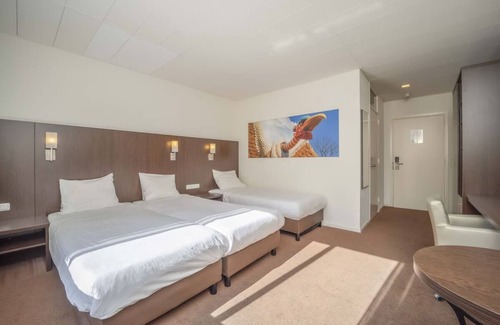 Waalwijk Hotel | Your Perfect Escape: 2 Spacious Rooms & Outdoor Adventures in Waalwijk