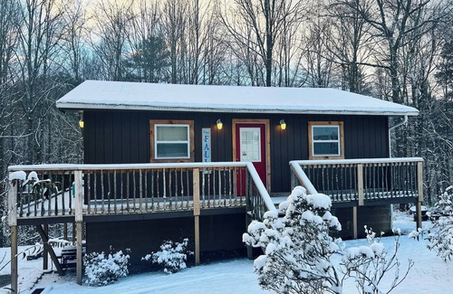 Waynesville Cabin | Your perfect family getaway to the mountains! Country cabin with Wi-Fi.