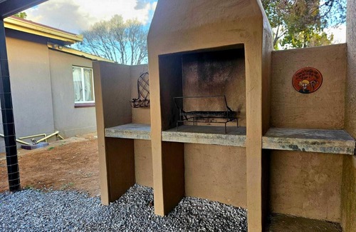 Potchefstroom House | Your Perfect Getaway, Charming 2-Bedroom Self-Catering Stay.