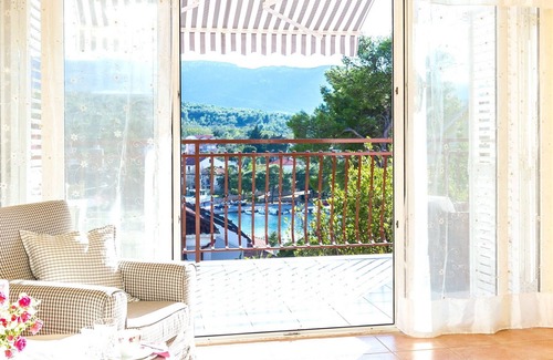 Vrboska Apartment | Your perfect holiday starts here! Lovely Apartment Villa Madalena, ISLAND HVAR