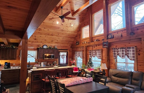 White Haven Cabin | Your Perfect Mountain Getaway! Relax at "Lost and Found" Quiet Secluded Peaceful