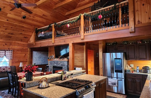 White Haven Cabin | Your Perfect Mountain Getaway! Relax at "Lost and Found" Quiet Secluded Peaceful