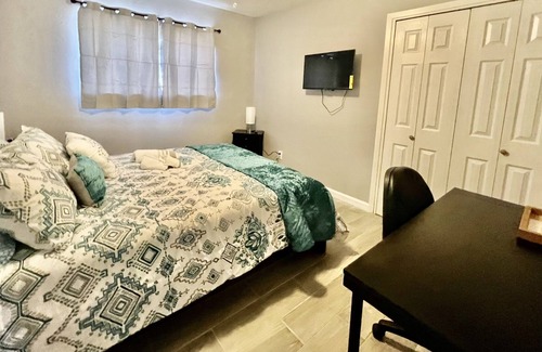 Universal City House | Your Perfect Retreat 4BR w/ POOL!