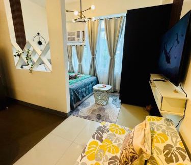 Pinagsama Apartment | Your perfect retreat in Stamford! Enjoy our stylish, fully furnished studio just steps away from the vibrant Venice Mall