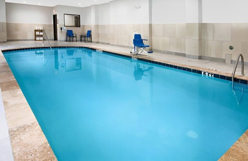 Greater Greenspoint House | Your Perfect Room Awaits! Enjoy Modern Comforts!