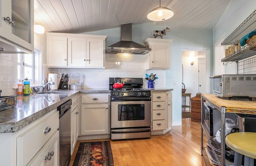 Laguna Beach Cottage | Your perfect short escape: surf, sand and a charming iconic beach cottage.