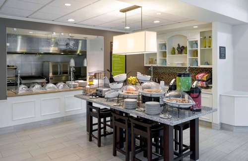 Silver Lane House | Your Perfect Stay in Glastonbury: Free WiFi, Pet-Friendly, Indoor Pool, 3 Units