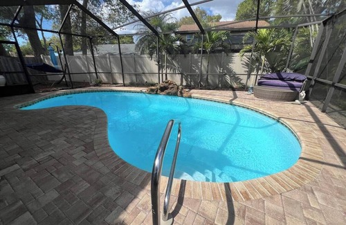 Pinebrook Estates House | Your pet friendly Tampa pool home, right between the beaches and Tampa proper!