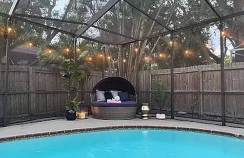 Pinebrook Estates House | Your pet friendly Tampa pool home, right between the beaches and Tampa proper!