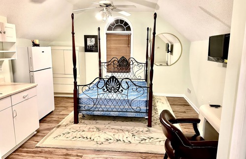 Sea Breeze Apartment | Your private apt studio 5 min drive to the beach! 25 min to Historic Wilmington!
