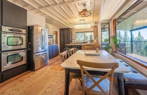 Cedar Ridge Ski Chalet | Your private boutique retreat in the heart of Grass Valley/Nevada City