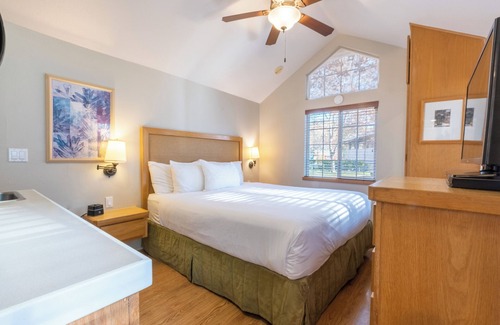 Napa Hotel | Your Private Napa Getaway! Free Parking, Outdoor Swimming Pool!