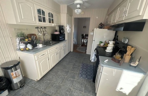Hauppauge House | Your Quiet Home Away from Home – 3BR Oasis with Amenities