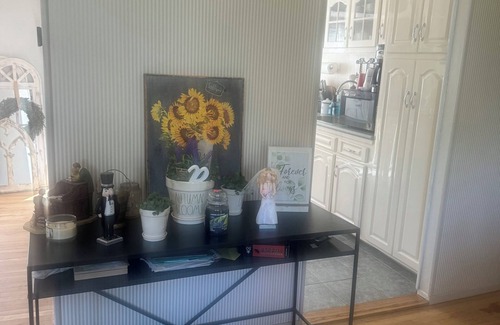 Hauppauge House | Your Quiet Home Away from Home – 3BR Oasis with Amenities