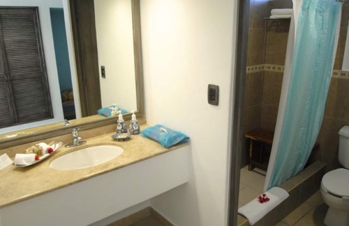 Zona Hotelera Norte House | Your Relaxing Getaway Awaits! Beach Access, Free Parking, Free Breakfast, Pool