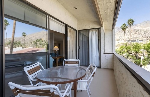 Canyon Corridor House | Your Relaxing Getaway Awaits! Fully-Equipped Kitchen Ideal for Outdoor Explorers