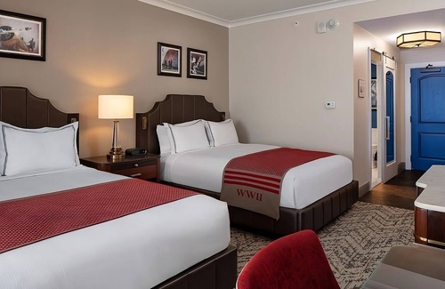 Arts/Warehouse District Hotel | Your Relaxing Getaway Awaits! Parking Onsite, Close to Lafayette Square