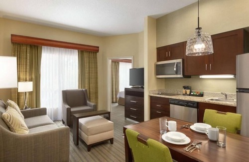 Feather Sound House | Your Relaxing Getaway Awaits! 2 Spacious Units, Free Breakfast, Full Kitchen!