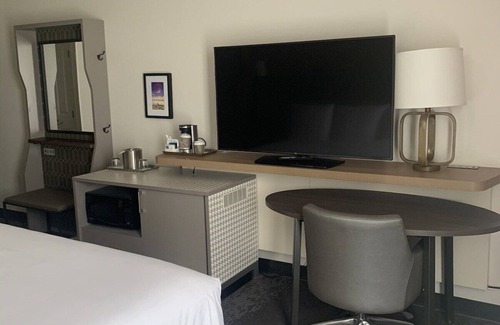 Fort Worth Hotel | Your Relaxing Getaway Awaits! Indoor Swimming Pool! Near Fort Worth Zoo!