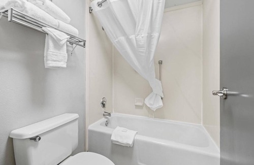 Orchard District Hotel | Your Relaxing Getaway Awaits! 4 Family-friendly Units! Near Old Mill District!