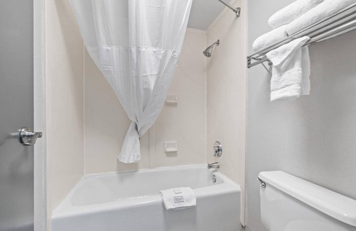 Orchard District Hotel | Your Relaxing Getaway Awaits! 4 Family-friendly Units! Near Old Mill District!