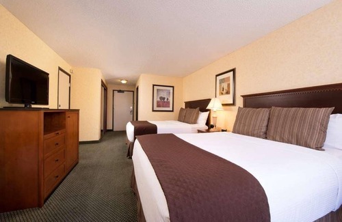Tri-Cities Resort | Your Relaxing Getaway Awaits! 3 Homely Units w/Onsite Pool, FREE Parking