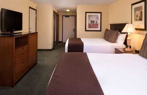 Tri-Cities Resort | Your Relaxing Getaway Awaits! 3 Homely Units w/Onsite Pool, FREE Parking