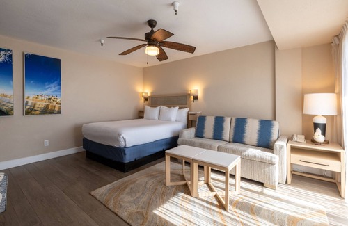 Townsite Hotel | Your Relaxing Getaway Awaits! Beachfront, Parking, Near California Surf Museum!