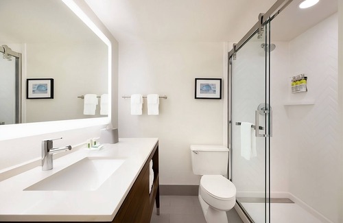 Fort Worth Hotel | Your Relaxing Home Away from Home! Contemporary Unit! Indoor Swimming Pool!