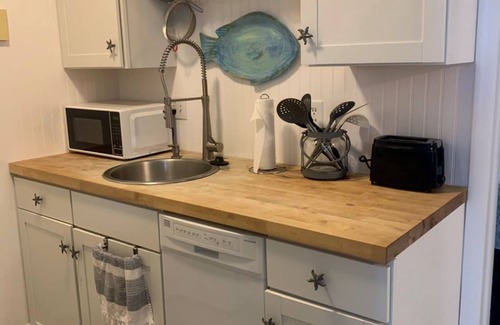 Northeast Virginia Beach Condo | Your Retreat By the Sea - 1BR Condo easy walk to the oceanfront