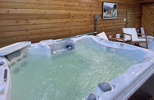 Town of Marbletown House | Your retreat in the Hudson Valley with a Hot Tub and Wood burning Fireplace,