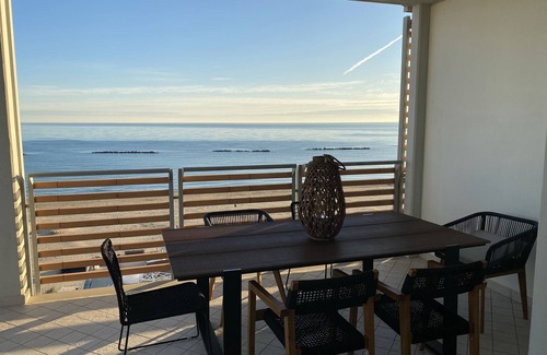 Roseto degli Abruzzi Apartment | Your Seafront Terrace-25 mt from the beach-Wifi-Gas Barbecue - 5 stars