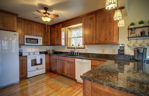 Vilas Ski Chalet | Your Secluded Retreat with Breathtaking Views, Hot tub & Game room