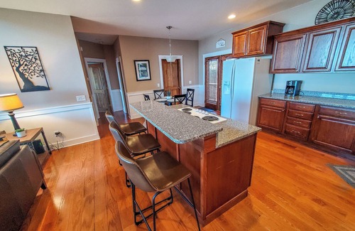 Stonebridge Cabin | Your Sept Getaway: Crisp Air, Scenic Views & Cozy Nights @ Deuces Wild