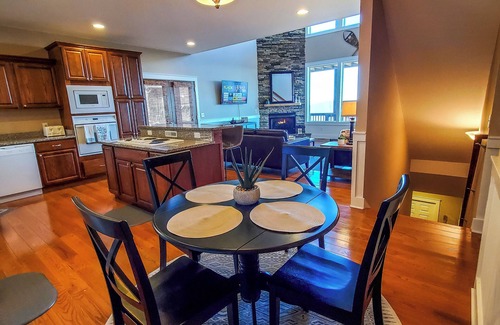 Stonebridge Cabin | Your Sept Getaway: Crisp Air, Scenic Views & Cozy Nights @ Deuces Wild